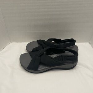 Clarks sandals size 9